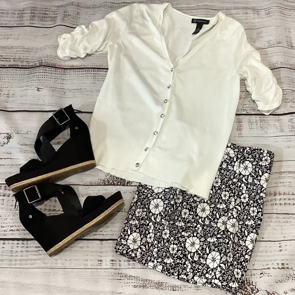 8. INC Black & White Floral Print Shorts NWT Size 14